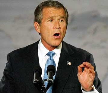 Το Ιράκ θα αφοπλιστεί είτε οικειοθελώς είτε με τη βία, τόνισε ο Τζορτζ Μπους