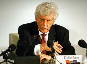 Σε «κατάλληλο» επίπεδο τα επιτόκια, λέει ο Ντούιζενμπεργκ – Κίνδυνοι για την ανάπτυξη