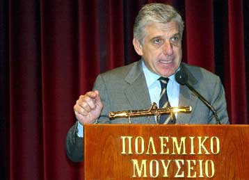 Μέτρα καταπολέμησης του κοινωνικού αποκλεισμού στο στρατό ανακοίνωσε ο Γ.Παπαντωνίου