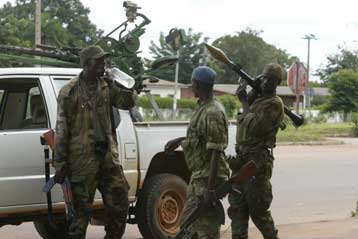 Αρνούνται οι αντάρτες της Ακτής Ελεφαντοστού να καταθέσουν τα όπλα
