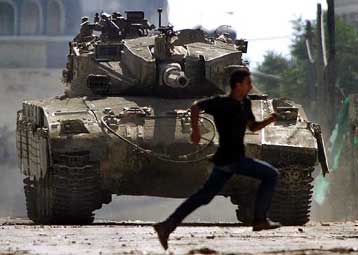 Νέα εισβολή ισραηλινών τεθωρακισμένων σε προσφυγικό καταυλισμό στη Λωρίδα της Γάζας