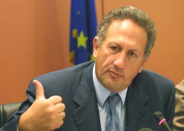 Διευκρινίσεις Σκανδαλίδη για τα προβλήματα στους εκλογικούς καταλόγους