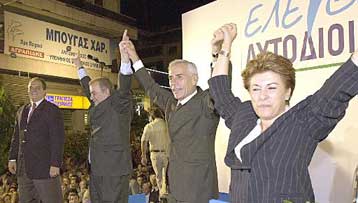 Το εκλογικό κέντρο του Γ.Τζαννετάκου στο Σύνταγμα επισκέφθηκε ο Κ.Καραμανλής