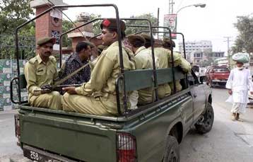 Στη σκιά της βίας οι πρώτες μετά το πραξικόπημα Μουσαράφ εκλογές στο Πακιστάν