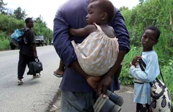 Κατά χιλιάδες εγκαταλείπουν την Ακτή του Ελεφαντοστού οι άμαχοι