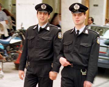 Σε νέα βάση οι πεζές περιπολίες σε Αθήνα και Θεσσαλονίκη από το Μάρτιο
