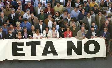 Επίθεση με χειροβομβίδες σε αστυνομικό τμήμα της Ισπανίας με τη «σφραγίδα» της ΕΤΑ