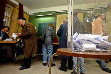 Ακυρες οι προεδρικές εκλογές στη Σερβία με την προσέλευση μόλις στο 45,5%