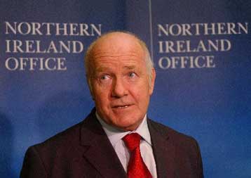 Επιστρέφει στο Λονδίνο η διακυβέρνηση της Βορείου Ιρλανδίας