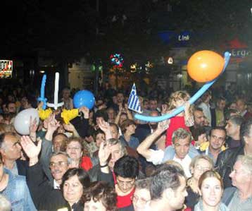 Τον απολογισμό των νομαρχιακών και δημοτικών εκλογών κάνουν τα κομματικά επιτελεία