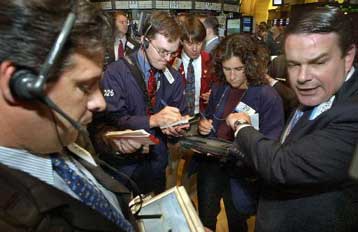 Με κέρδη έκλεισε τη Δευτέρα η Γουόλ Στριτ, αντίθετα από τα ευρωπαϊκά χρηματιστήρια