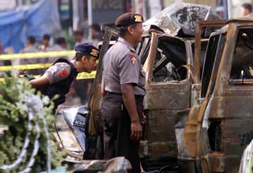 Δύο άτομα ανακρίνονται από τις Αρχές της Ινδονησίας για την πολύνεκρη έκρηξη στο Μπαλί