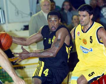 Στο Μαρούσι ο «εμφύλιος», τρία στα τρία για το Περιστέρι, νίκη για Πανιώνιο