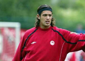 Μπερμούντες και Αλβες βλέπουν την πόρτα της εξόδου στον Ολυμπιακό