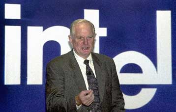 Αυξήθηκαν τα κέρδη της Intel το τρίτο τρίμηνο – Δυσμενείς προβλέψεις για τη συνέχεια