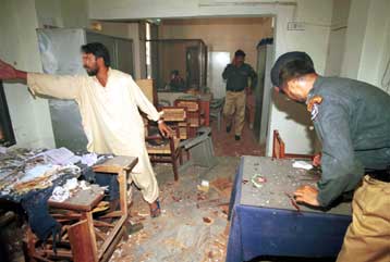 Μπαράζ εκρήξεων στο Καράτσι με τουλάχιστον εννέα τραυματίες