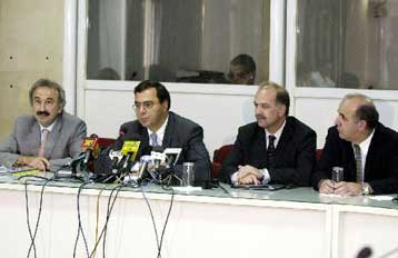 Τέσσερα σενάρια για τον προϋπολογισμό του 2003 εξετάζει η κυβέρνηση