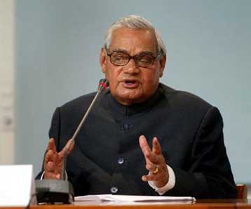 Το Πακιστάν θα επισκεφθεί στις αρχές του 2003 ο Ινδός πρωθυπουργός