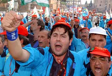 Παρέλυσε η Ιταλία από την απεργία ενάντια στην απελευθέρωση των απολύσεων