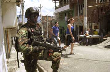 Αιματηρές συγκρούσεις στην Κολομβία με τουλάχιστον 25 νεκρούς