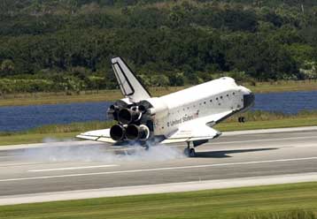 Επιτυχής προσγείωση του διαστημοπλοίου Atlantis στη Φλόριντα την Παρασκευή