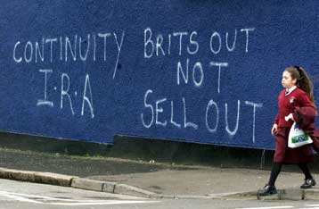 Δεν αποδέχεται την έκκληση για αφοπλισμό του ο IRA