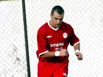 Πολλά σχήματα και αλλαγές Κόλλια στο 4-0 του Ολυμπιακού επί του Ατρόμητου