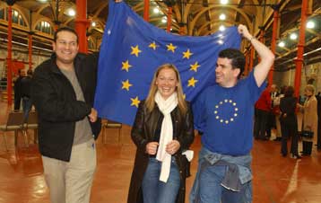 Αποδοχή της Συνθήκης της Νίκαιας δείχνουν τα πρώτα επίσημα αποτελέσματα στην Ιρλανδία