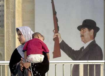 Το καθεστώς Σαντάμ χορηγεί γενική αμνηστία και αδειάζει τις φυλακές του Ιράκ