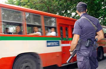 Ένας νεκρός και πέντε τραυματίες από έκρηξη παγιδευμένου δέματος στην Ταϊλάνδη