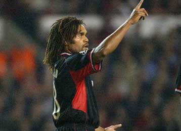 «Πόλεμος» είναι σύμφωνα με τον Καρεμπέ ο αγώνας με τη Μάντσεστερ