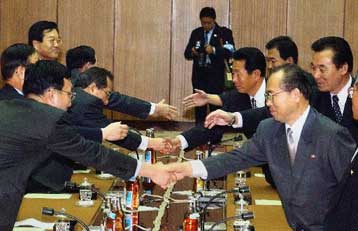 Στην έναρξη διαλόγου για τα πυρηνικά συμφώνησαν Νότιος και Βόρειος Κορέα