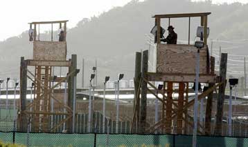 Την απελευθέρωση μικρού αριθμού κρατουμένων στο Γκουαντάναμο εξετάζουν οι ΗΠΑ