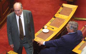 Διαξιφισμοί μεταξύ Κ.Μητσοτάκη και Ν.Χριστοδουλάκη για την Οικονομία στη Βουλή