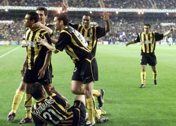 Αποθεώθηκε η αποστολή της ΑΕΚ στην επιστροφή της από την Μαδρίτη