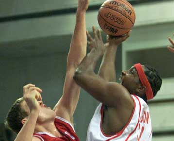Εκτός έδρας ήττες για Ολυμπιακό και ΑΕΚ στην Euroleague