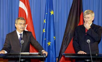 Αόριστη υποστήριξη της Γερμανίας στην Αγκυρα για έναρξη ενταξιακών διαπραγματεύσεων