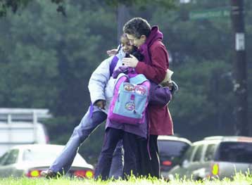 Ένταλμα σύλληψης για ένα άτομο που ίσως έχει πληροφορίες για τον ελεύθερο σκοπευτή