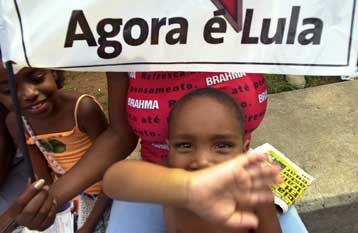 Σαρωτική αναμένεται να είναι η νίκη του Λούλα στον β γύρο των εκλογών στη Βραζιλία