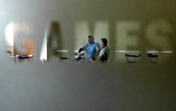 Η Κομισιόν ζητά διευκρινίσεις από την ελληνική κυβέρνηση για την απαγόρευση παιγνίων