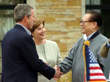 Τη στήριξη της Κίνας σε ένα νέο ψήφισμα του ΟΗΕ ζήτησε ο Μπους από τον Ζεμίν