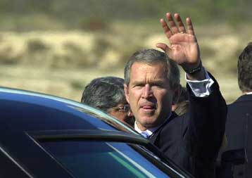 Με το… βλέμμα στη Β.Κορέα η άφιξη Μπους στο Μεξικό για τη σύνοδο του APEC