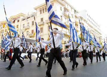 Mαθητική παρέλαση στη Θεσσαλονίκη για την εθνική επέτειο της 28ης Οκτωβρίου