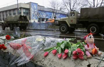 Οι όμηροι σκοτώθηκαν από τα αέρια στο θέατρο της Μόσχας, σύμφωνα με ιατρικές πηγές