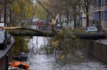 Δεκαπέντε νεκροί από τη σφοδρή κακοκαιρία που πλήττει χώρες της δυτικής Ευρώπης