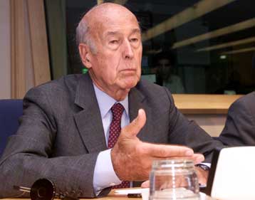 Το πρώτο σχέδιο του Συντάγματος για την ΕΕ θα παρουσιάσει ο Ζισκάρ ντΕστέν