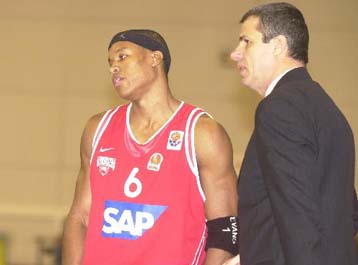 Τρίτη ήττα για τον Ολυμπιακό στη Euroleague, 78-80 από την Παρτιζάν