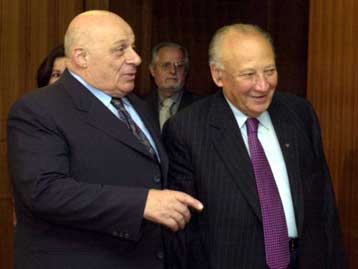 Ιθαγένεια, εδαφικό και προεδρία τα τρία «αγκάθια» στο σχέδιο Ανάν για το Κυπριακό