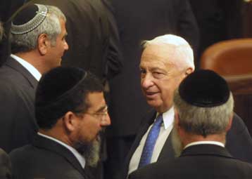 Στα θρησκευτικά και δεξιά κόμματα αναζητεί ο Σαρόν τους νέους κυβερνητικούς εταίρους