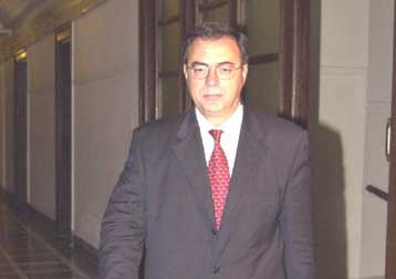 Ανάπτυξη 3,8% προβλέπει για το 2003 ο (ελλειμματικός) προϋπολογισμός